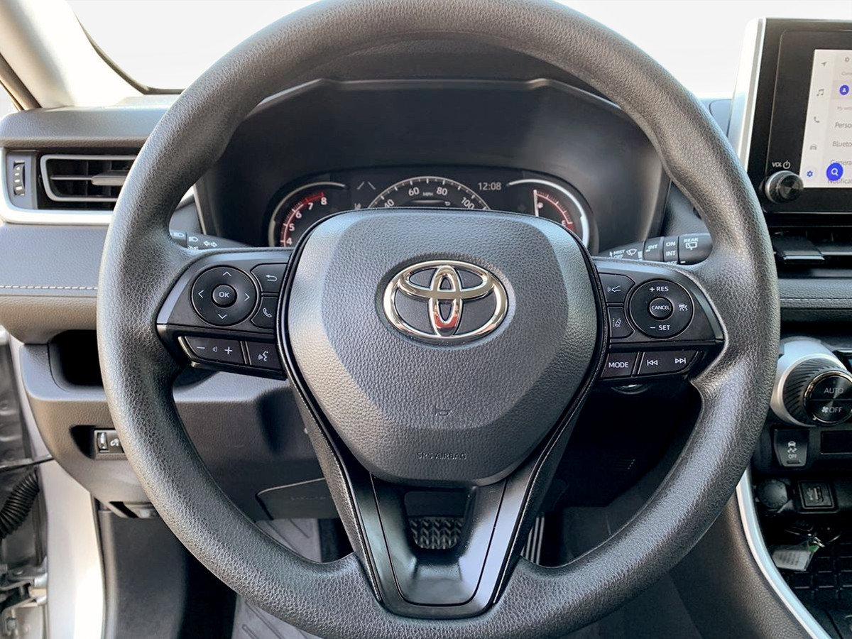 Used 2025 Toyota RAV4 XLE AWD/4WD image 16
