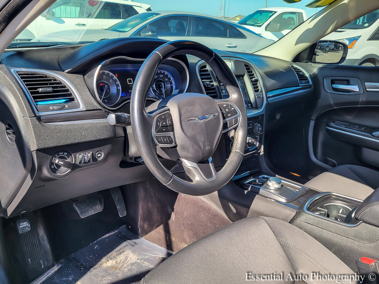 Used 2019 Chrysler 300 Touring w/ Sport Appearance Package image 8