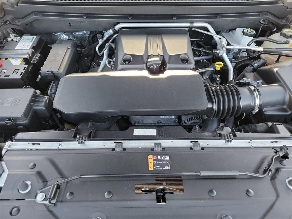 Used 2024 Chevrolet Colorado Z71 w/ Z71 Convenience Package 2 image 10