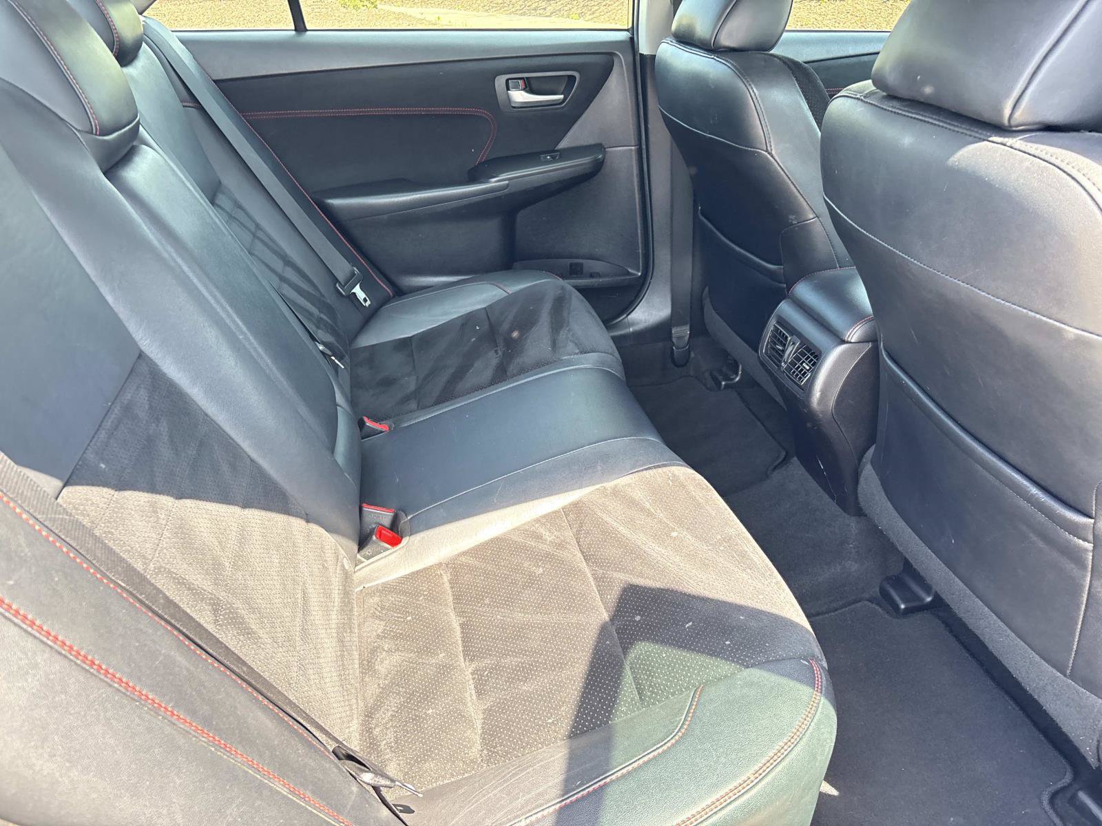 Used 2015 Toyota Camry XSE FWD image 31