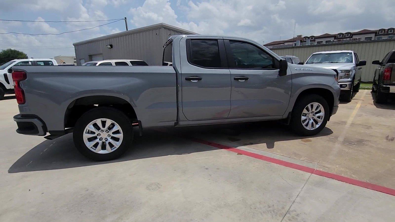 Used 2025 Chevrolet Silverado 1500 Custom RWD image 9