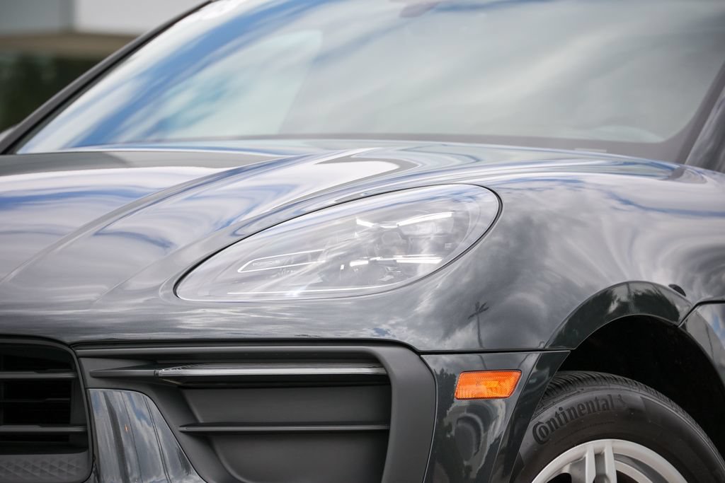 Certified 2023 Porsche Macan Turbo AWD/4WD image 8