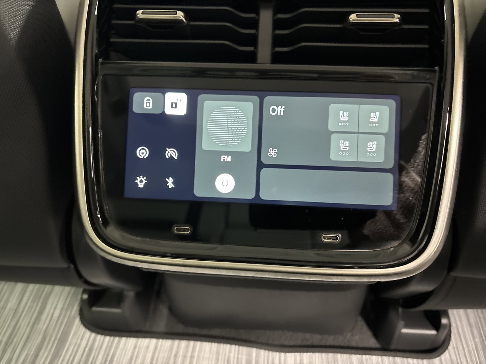 Used 2025 Rivian R1S Adventure AWD/4WD image 30