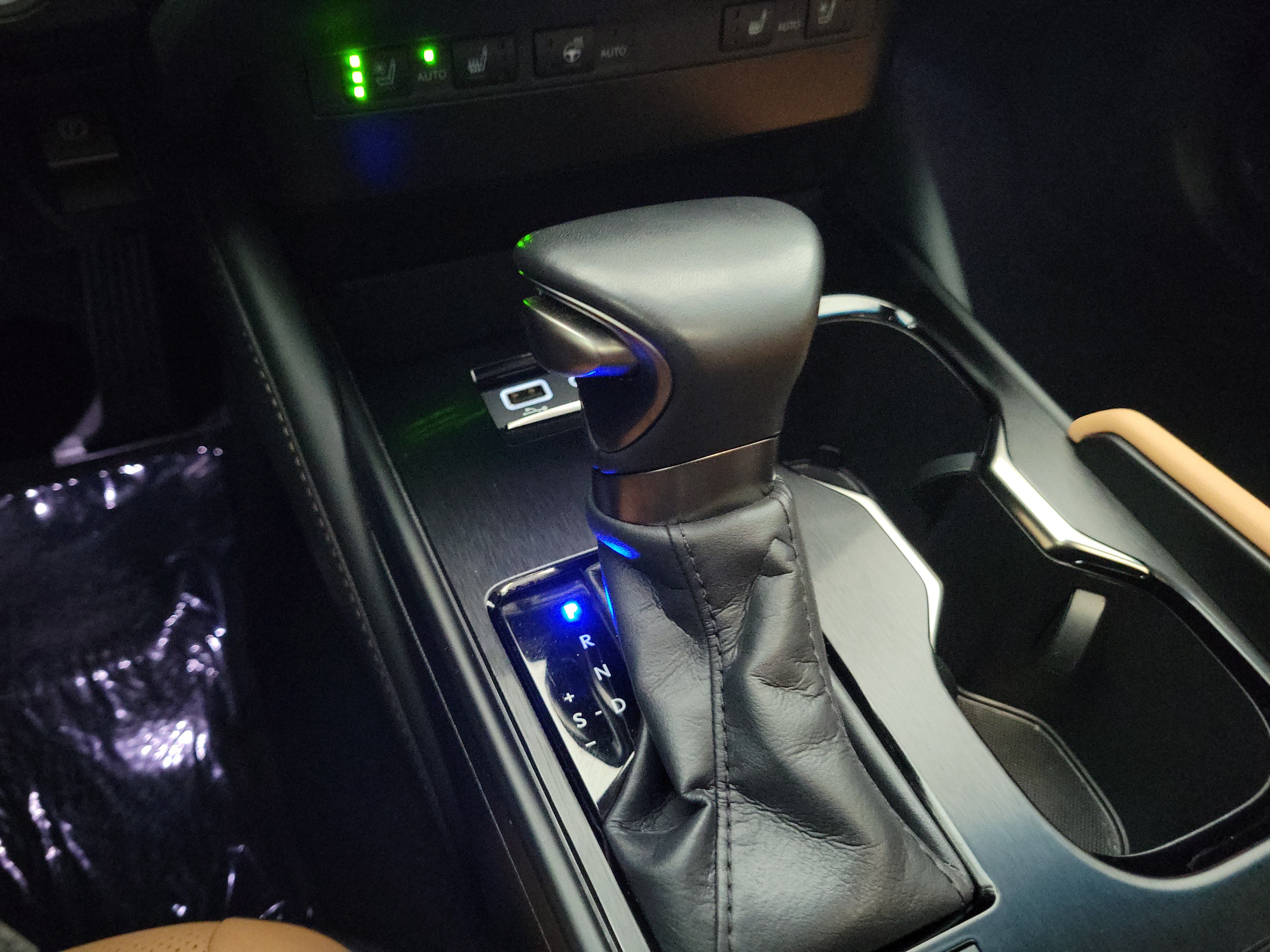 Used 2024 Lexus ES 250 w/ Premium Package AWD/4WD image 30