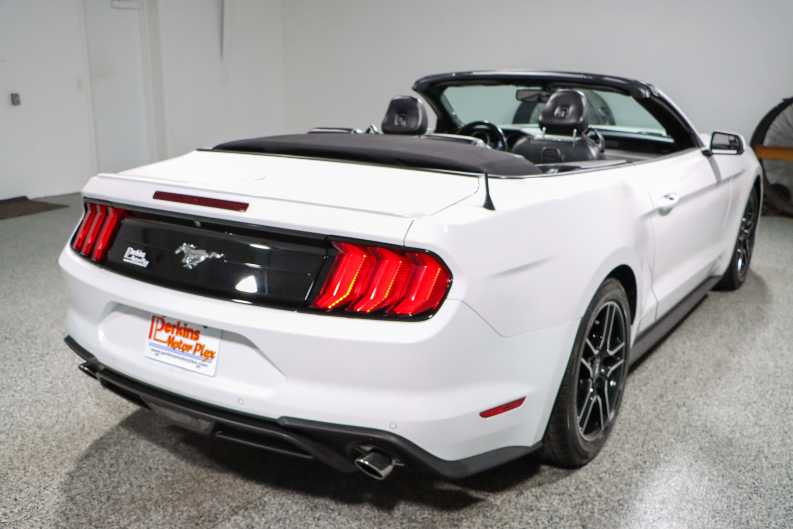 Used 2020 Ford Mustang Premium image 7