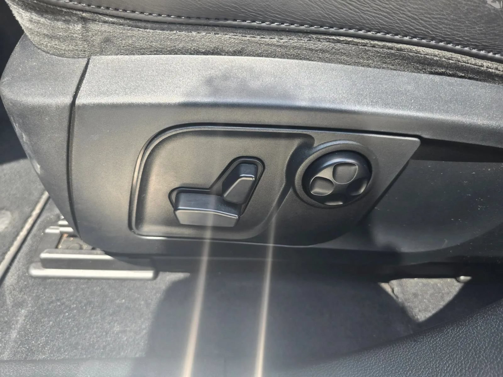 Used 2017 Maserati Levante S AWD/4WD image 18