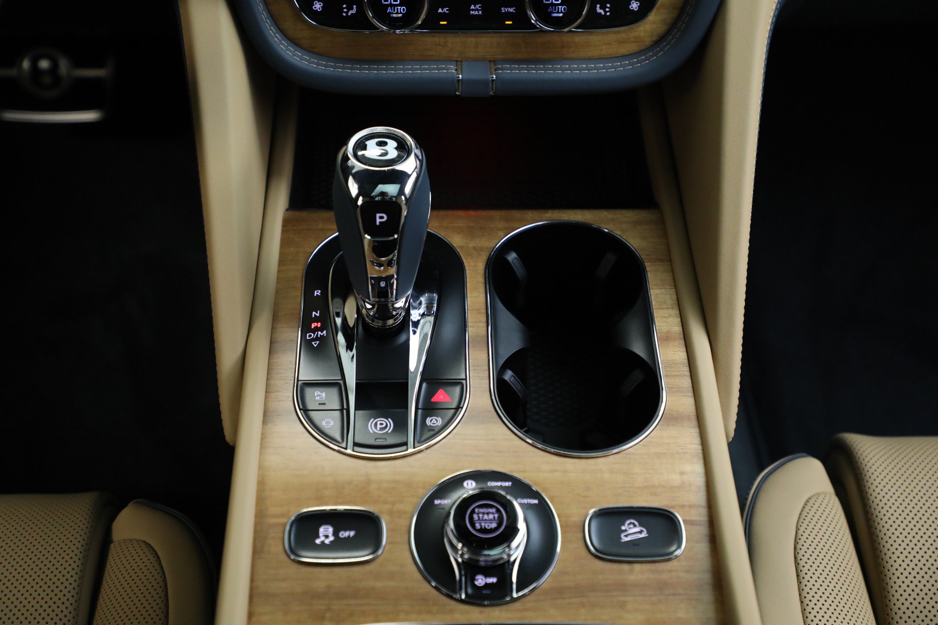 Certified 2025 Bentley Bentayga Extended Wheelbase AWD/4WD image 37