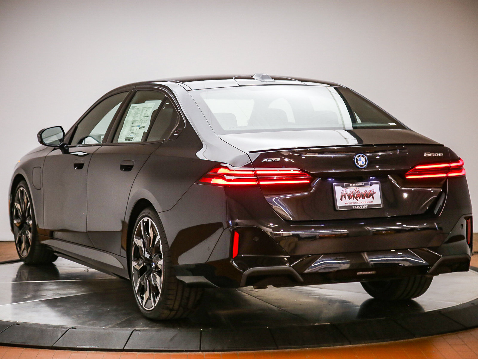 New 2027 BMW 550e xDrive AWD/4WD image 2