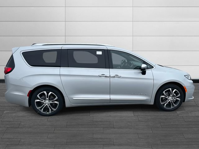 New 2026 Chrysler Pacifica Pinnacle FWD image 2