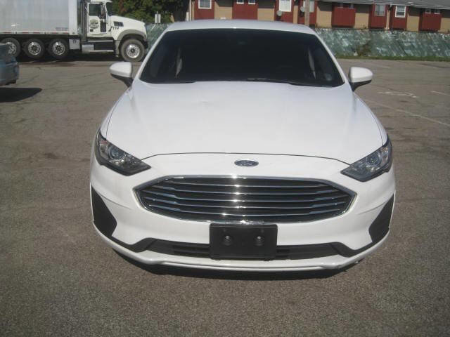 Used 2019 Ford Fusion SE image 2