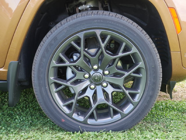 New 2027 Jeep Grand Cherokee Summit AWD/4WD image 15