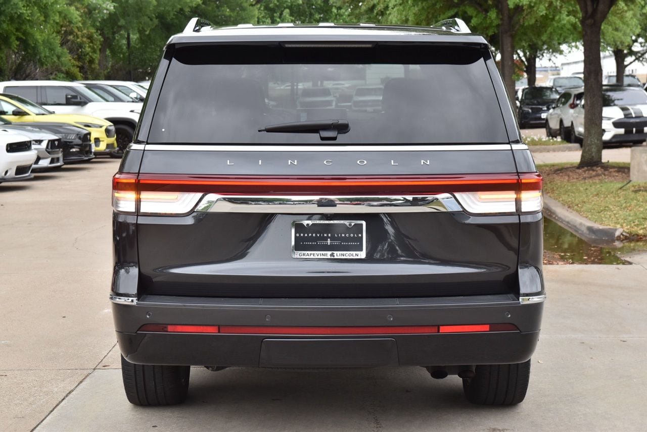Used 2024 Lincoln Navigator Reserve AWD/4WD image 7