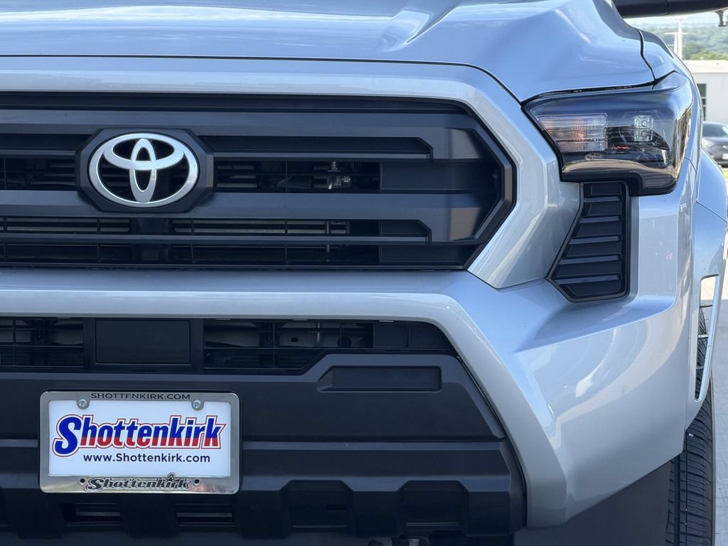 Used 2026 Toyota Tacoma SR AWD/4WD image 9