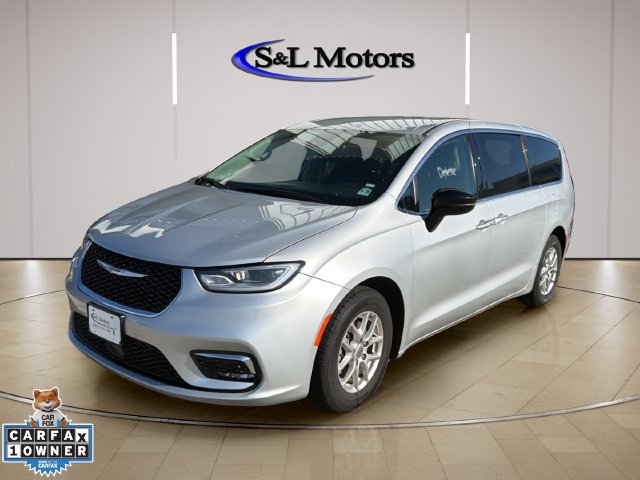 Certified 2024 Chrysler Pacifica Touring-L FWD image 4