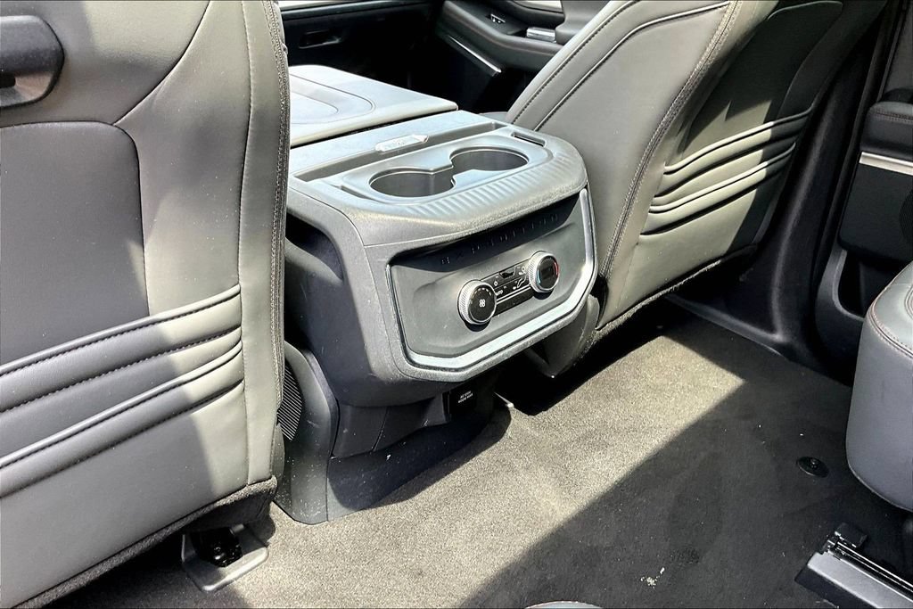 Used 2025 Ford Expedition Active AWD/4WD image 12