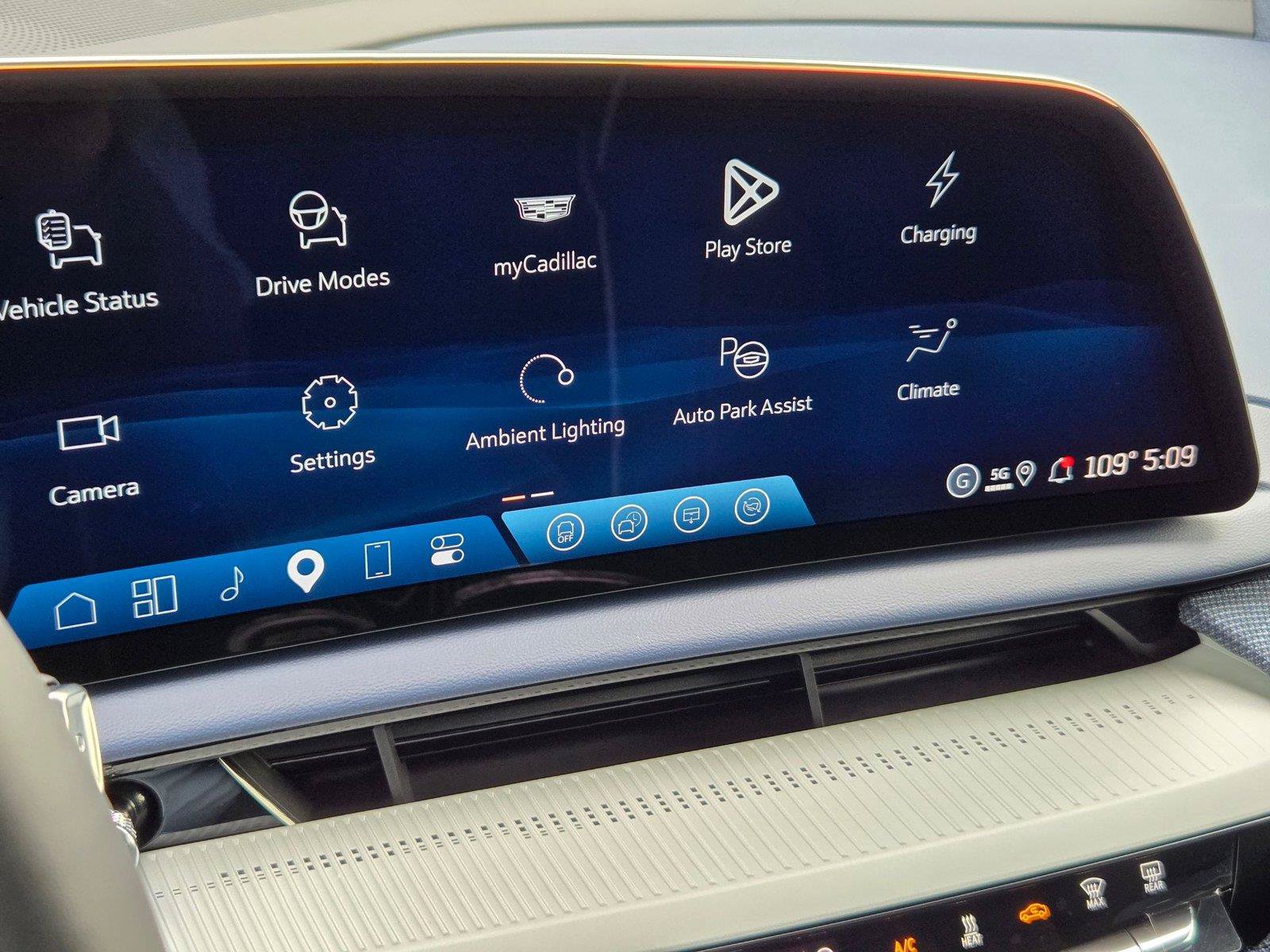 New 2027 Cadillac Optiq Premium Sport w/ LPO, Floor Liner Package AWD/4WD image 18