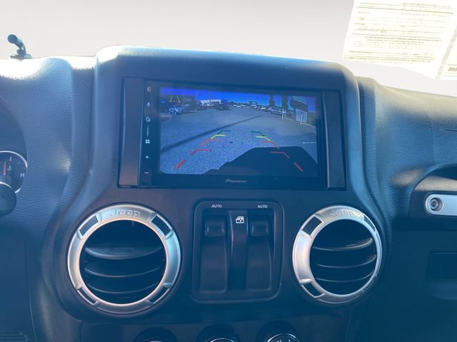 Used 2017 Jeep Wrangler Sahara w/ Dual Top Group AWD/4WD image 23