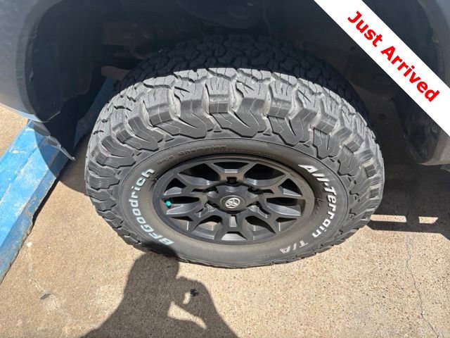 Used 2022 Toyota Tacoma SR w/ SX Package RWD image 19