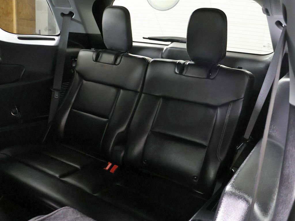 Used 2022 Ford Explorer Limited w/ Equipment Group 301A RWD image 35