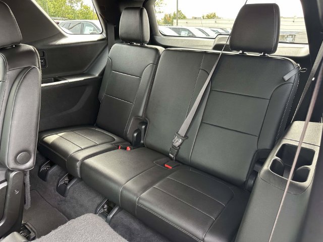 Used 2023 Chevrolet Traverse LT w/ LT Premium Package AWD/4WD image 14