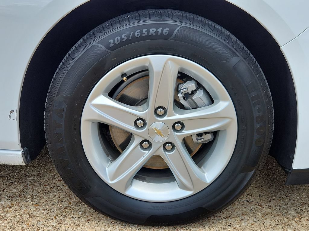 Used 2024 Chevrolet Malibu LS FWD image 2