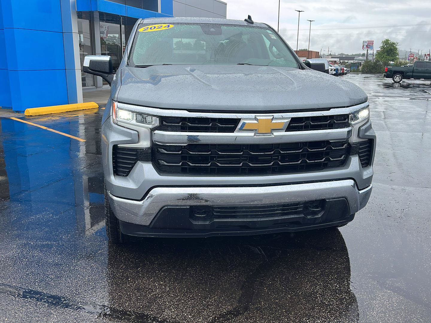 Used 2024 Chevrolet Silverado 1500 LT AWD/4WD image 8