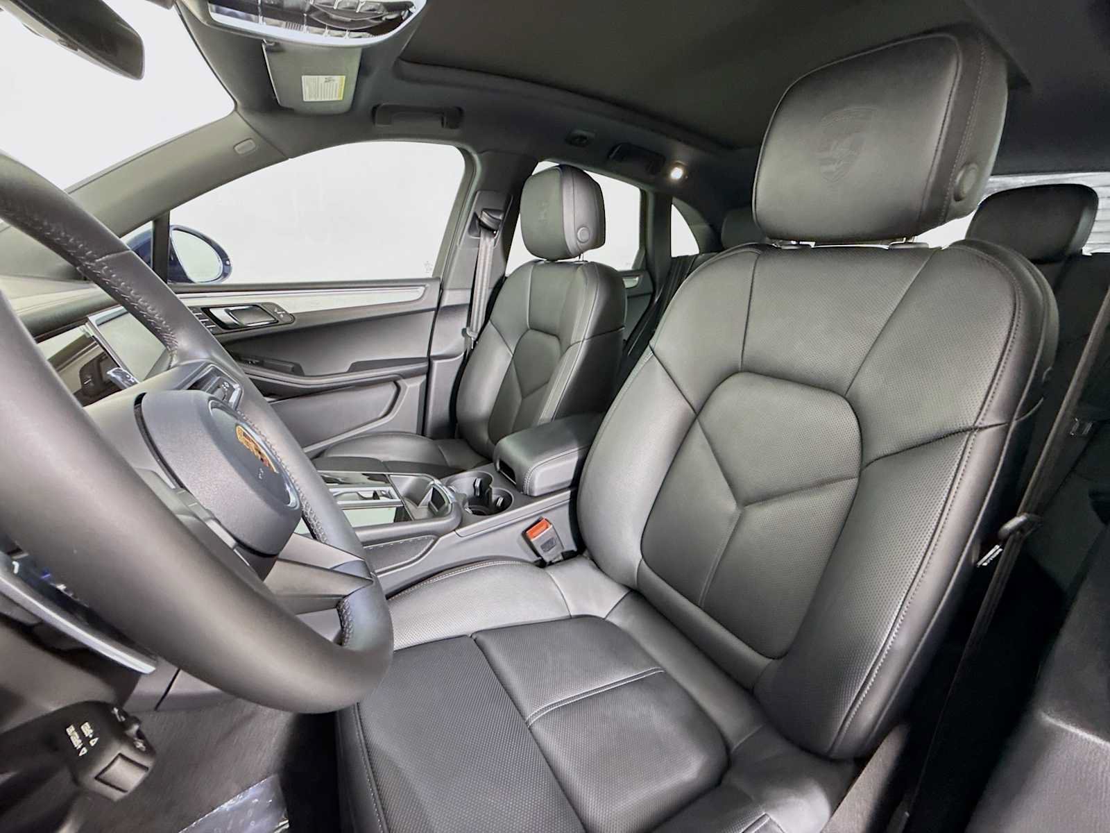 Certified 2026 Porsche Macan AWD/4WD image 5