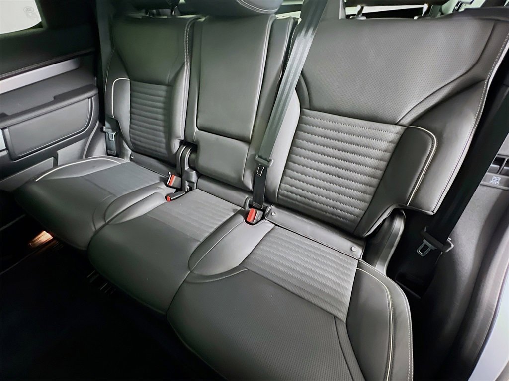 Certified 2024 Land Rover Discovery Dynamic SE image 26