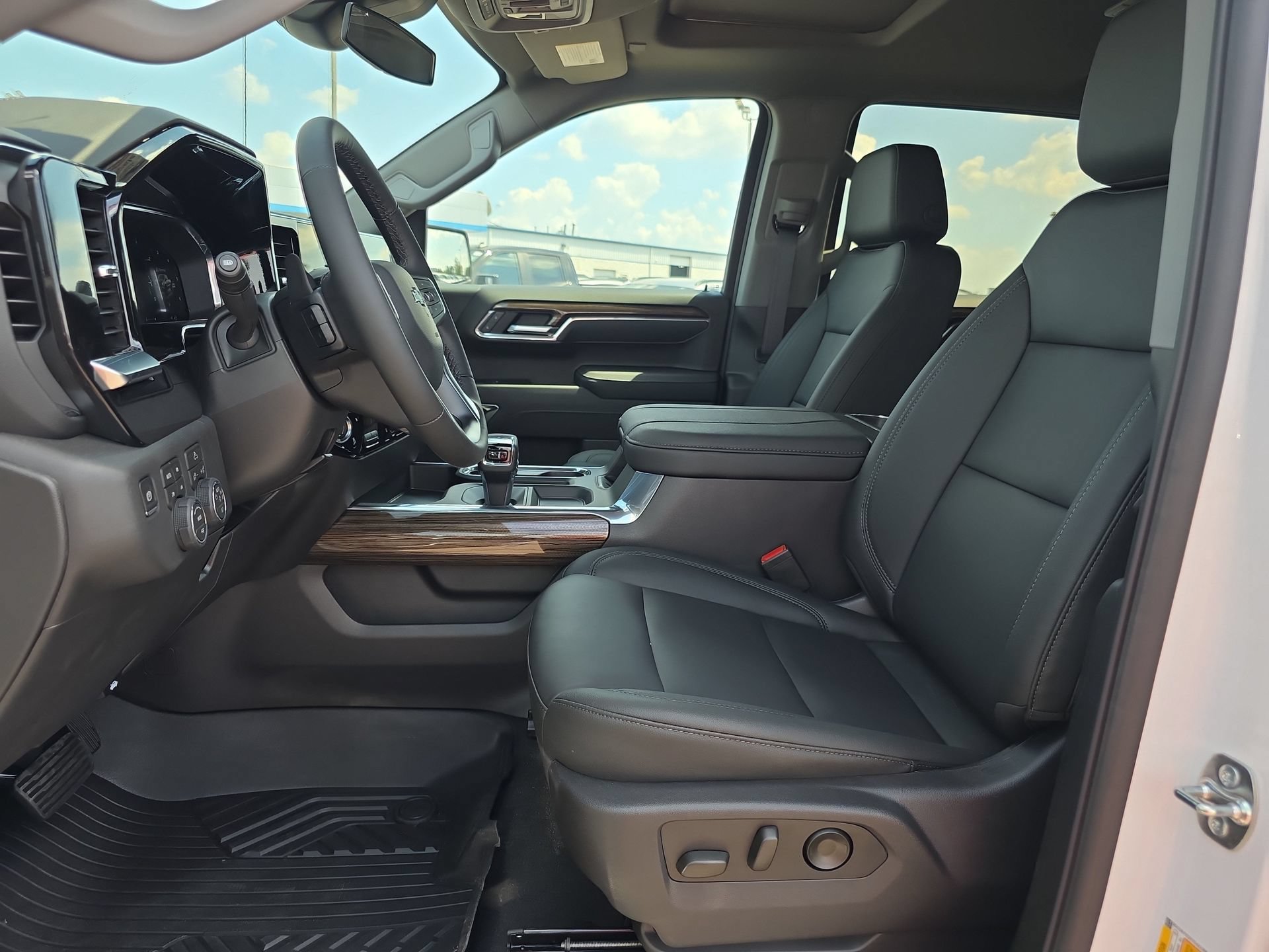 New 2026 Chevrolet Silverado 1500 LT Trail Boss w/ Convenience Package II AWD/4WD image 10