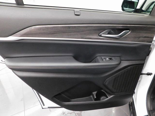 Used 2024 Jeep Grand Cherokee L Limited w/ Luxury Tech Group II image 24