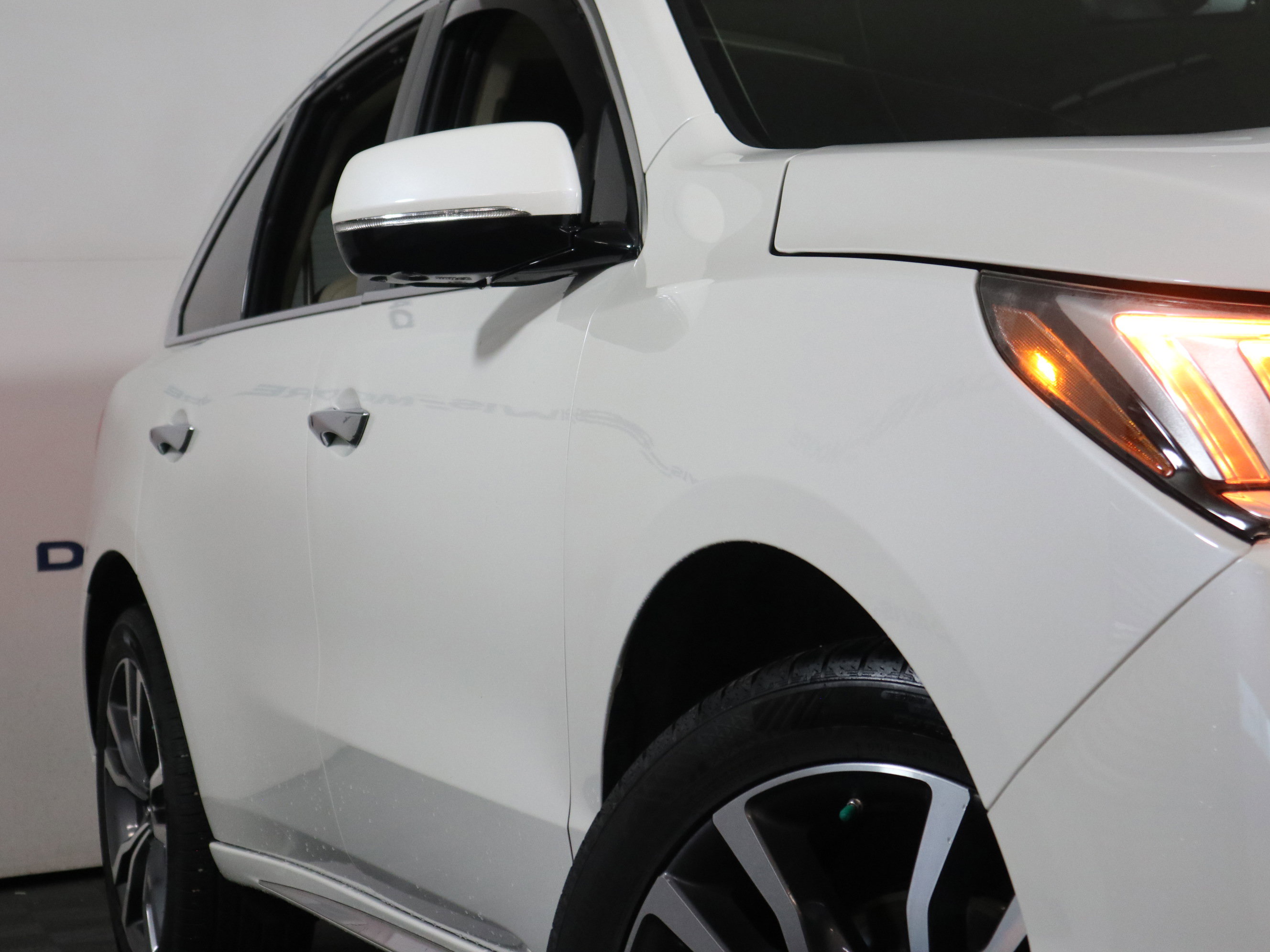 Used 2019 Acura MDX SH-AWD w/ Advance Package image 3