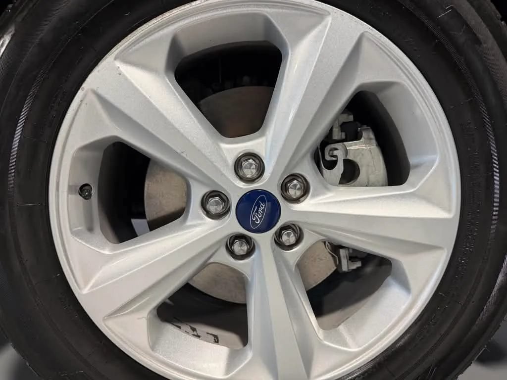 Used 2018 Ford Edge SE FWD image 10