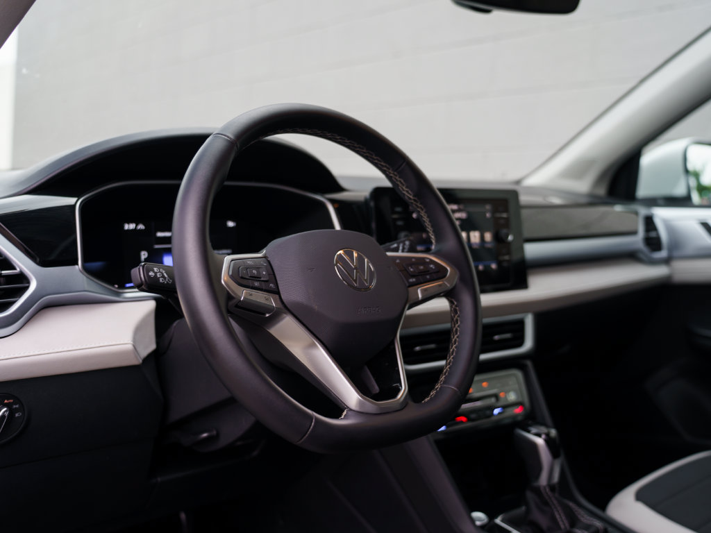 Certified 2025 Volkswagen Taos SE AWD/4WD image 4