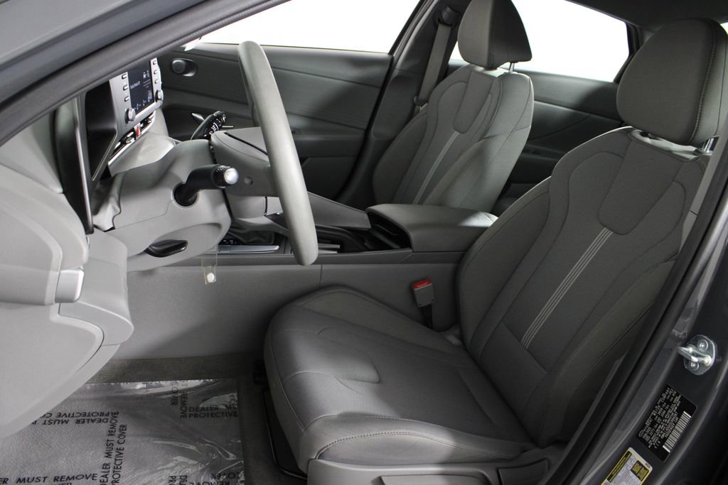 Certified 2025 Hyundai Elantra SE FWD image 20