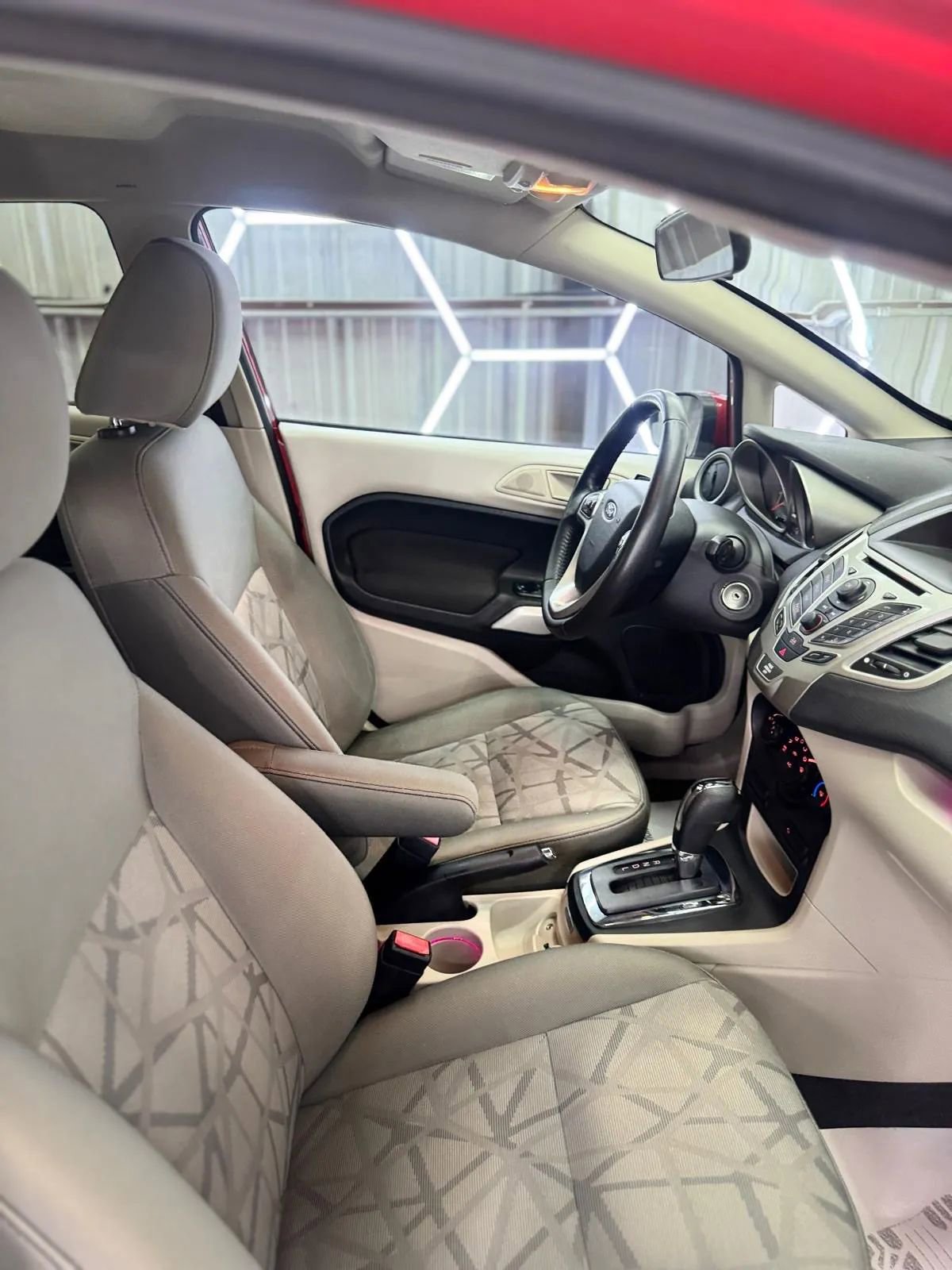 Used 2013 Ford Fiesta SE image 34