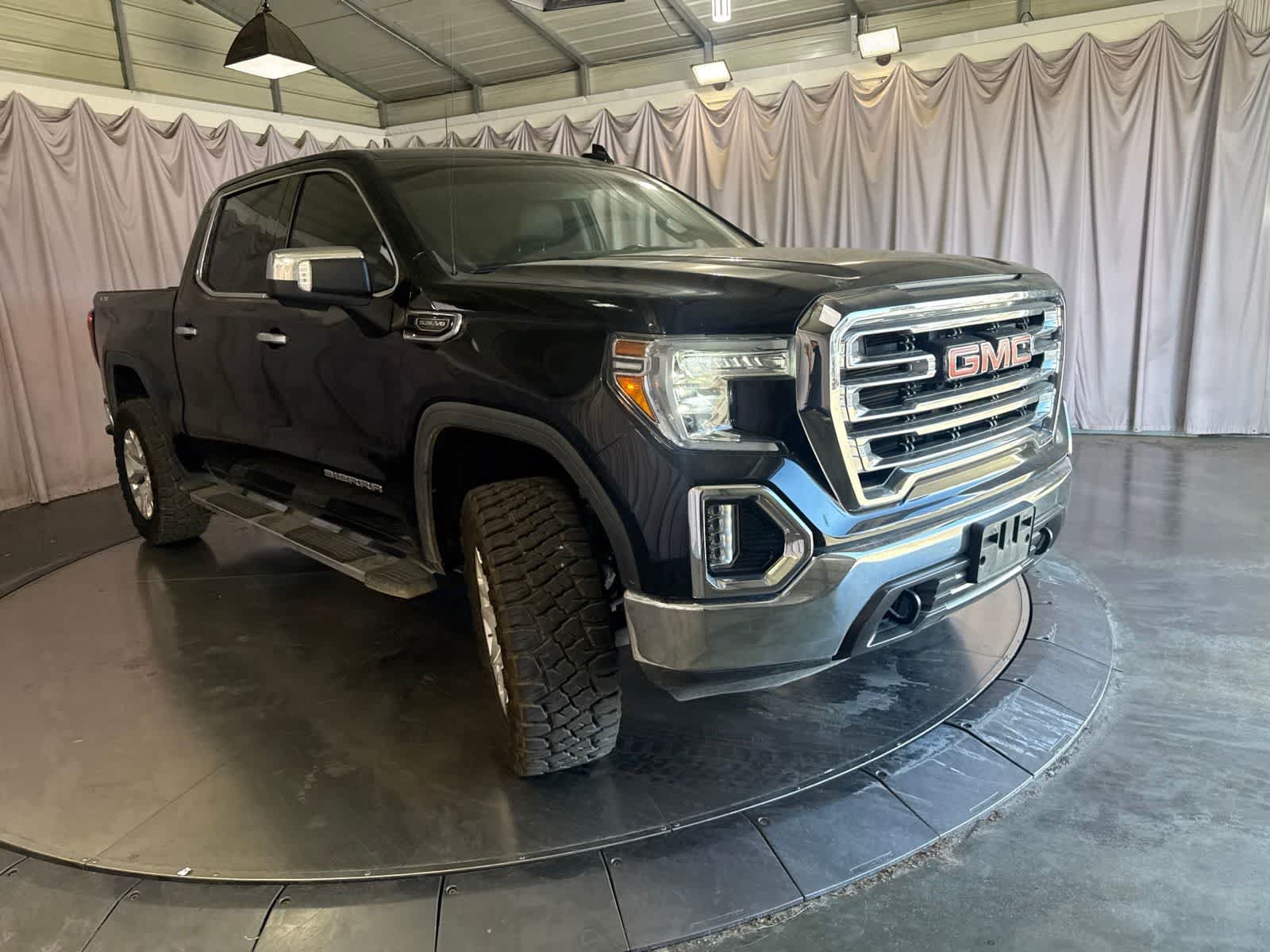Used 2020 GMC Sierra 1500 SLT w/ SLT Premium Package AWD/4WD image 3