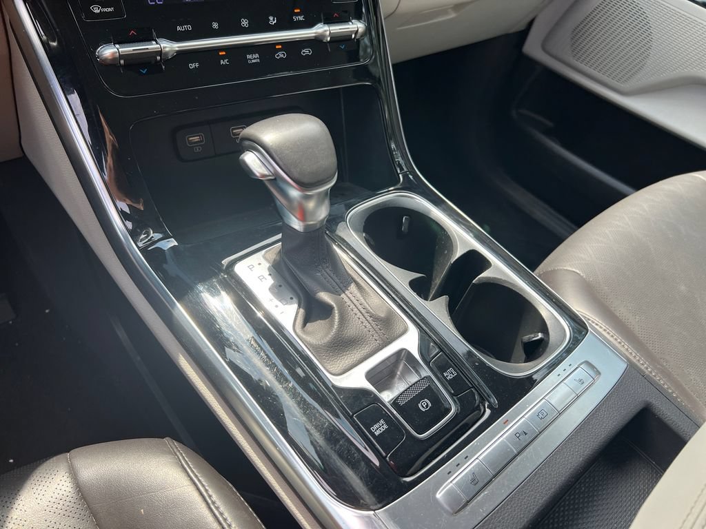 Used 2024 Kia Carnival EX FWD image 27