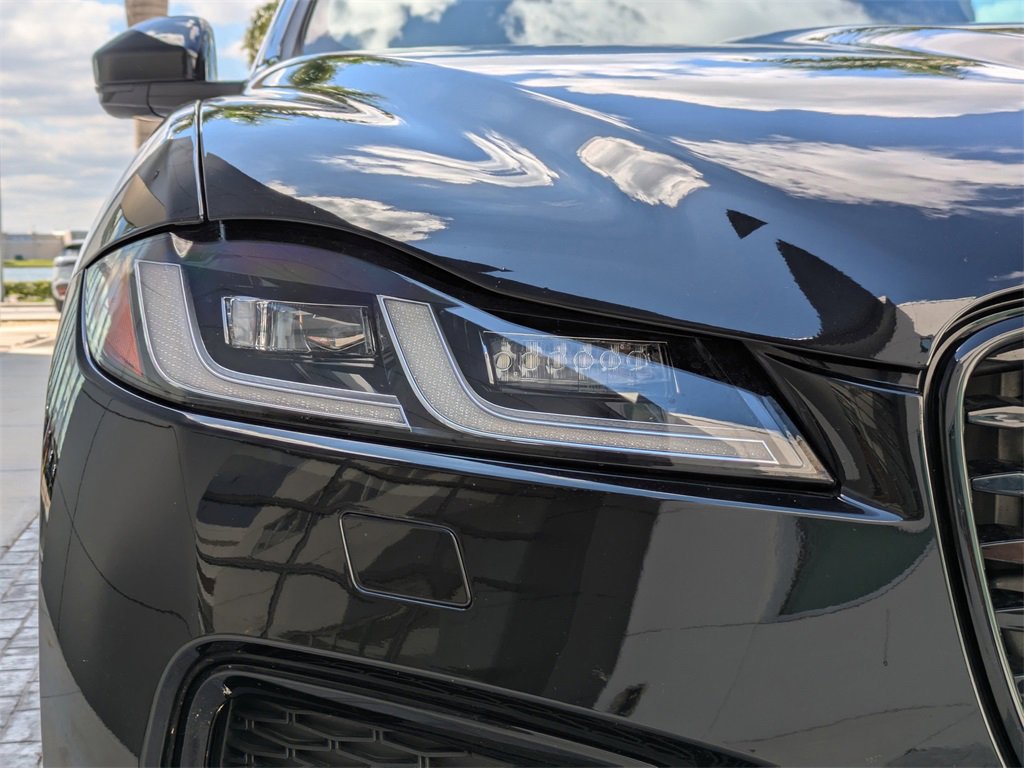 Certified 2025 Jaguar F-PACE R-Dynamic S image 10