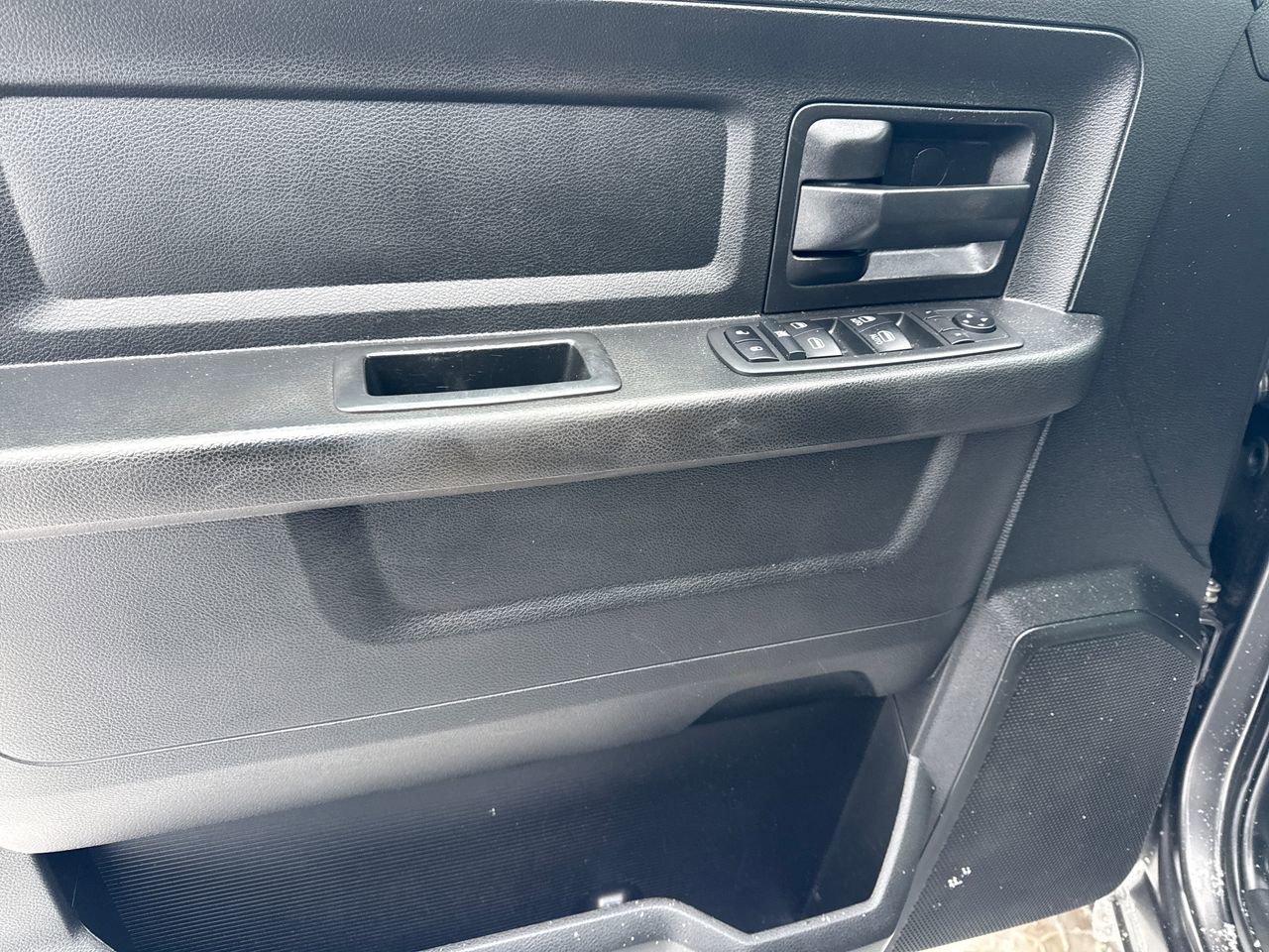 Used 2020 RAM 3500 Tradesman w/ Chrome Appearance Group image 16