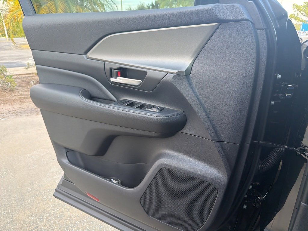 Used 2024 Toyota Grand Highlander XLE image 23