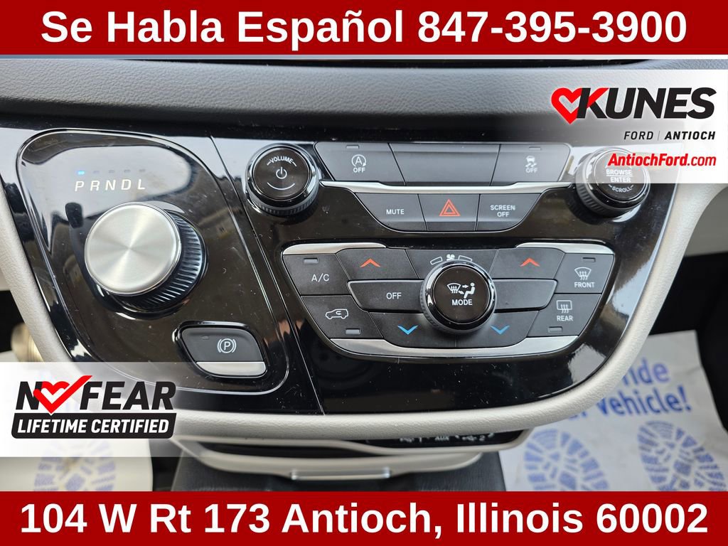 Used 2023 Chrysler Voyager LX image 53