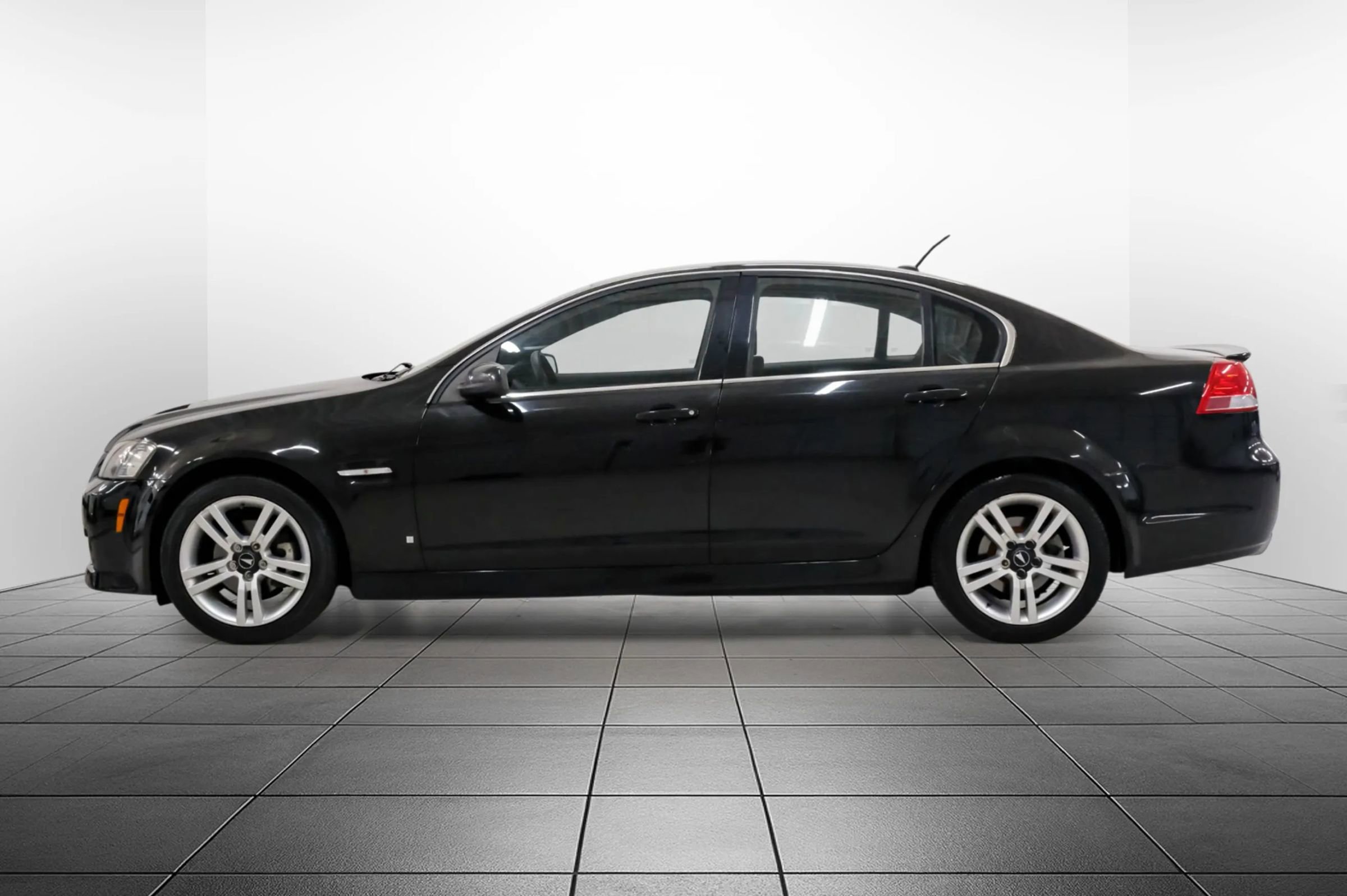 Used 2008 Pontiac G8 RWD image 11