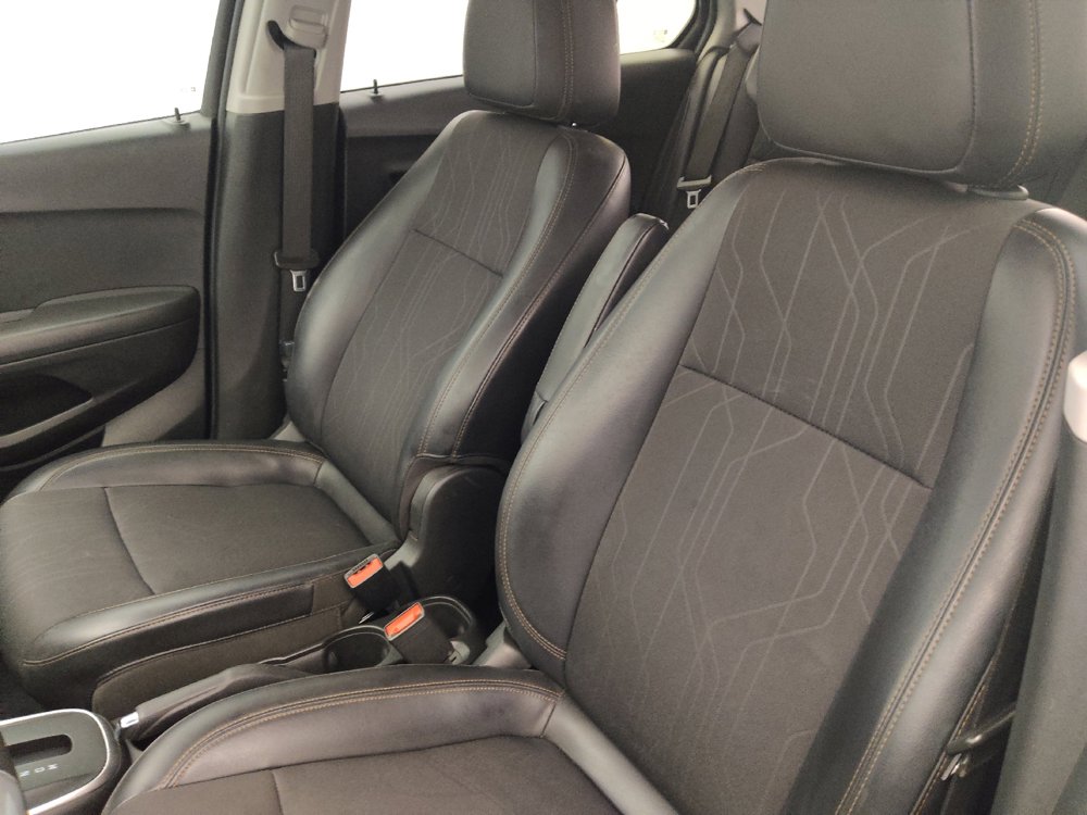 Used 2020 Chevrolet Trax LT w/ LT Convenience Package FWD image 17