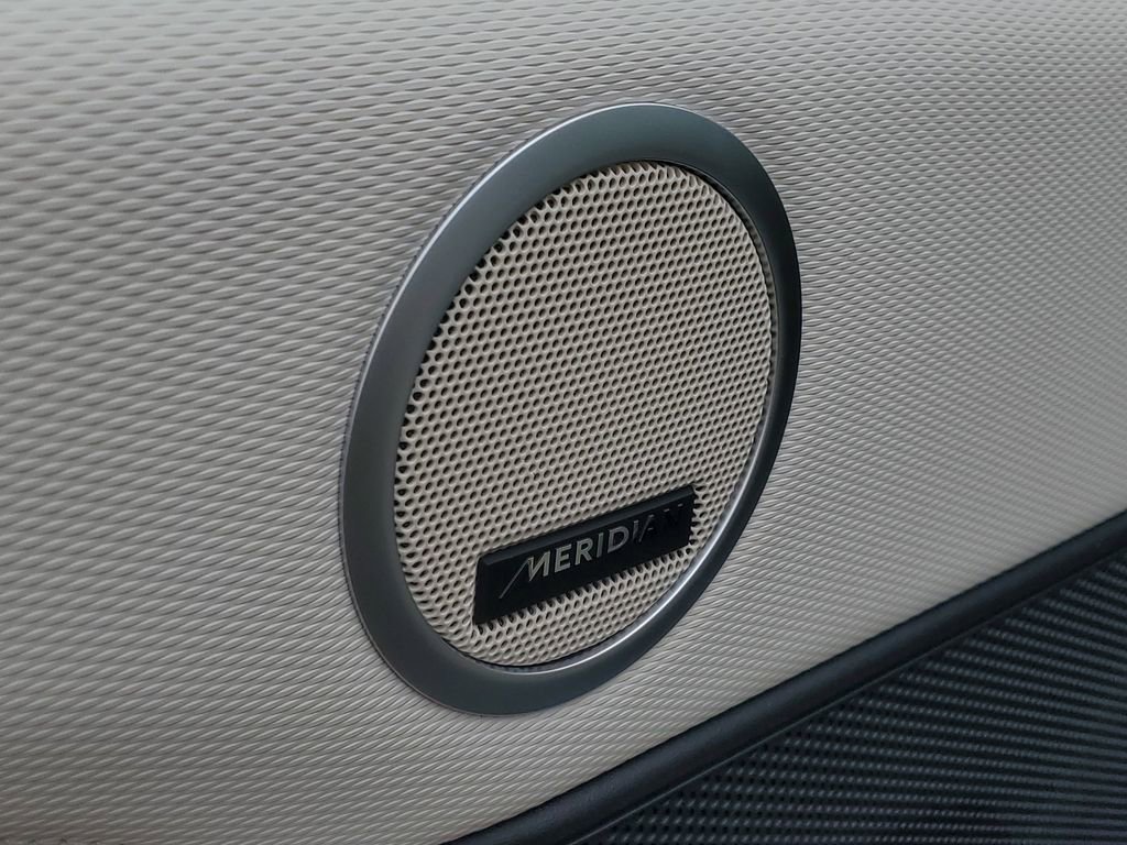 New 2026 Land Rover Discovery Dynamic SE image 13