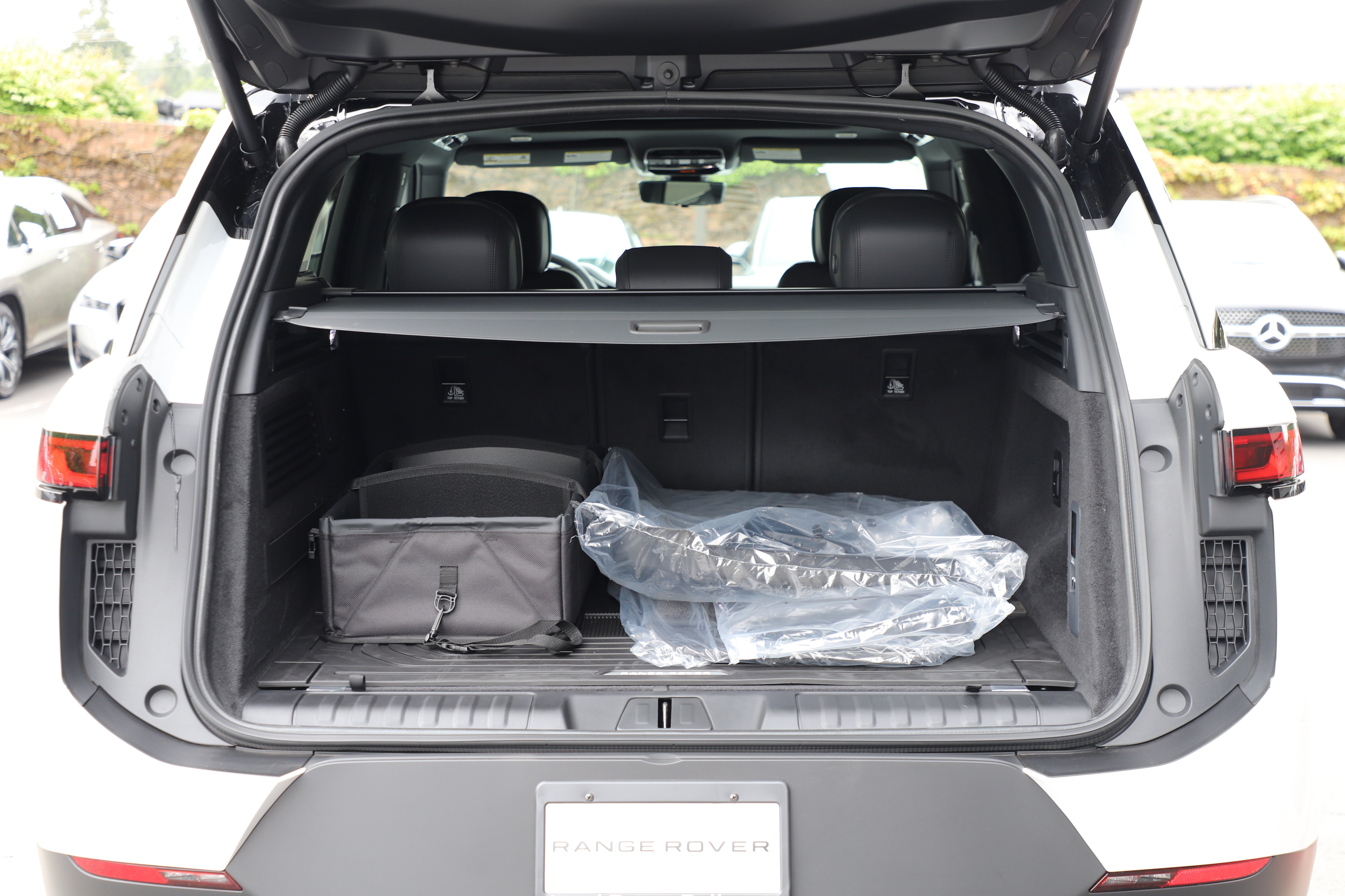 New 2026 Land Rover Range Rover Sport SE AWD/4WD image 12