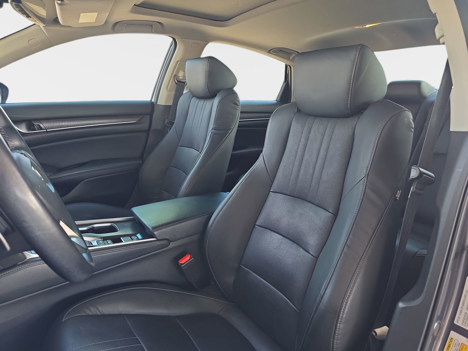 Used 2018 Honda Accord Touring image 17
