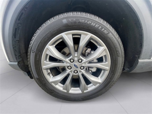 Used 2022 Ford Explorer XLT w/ Equipment Group 202A image 9