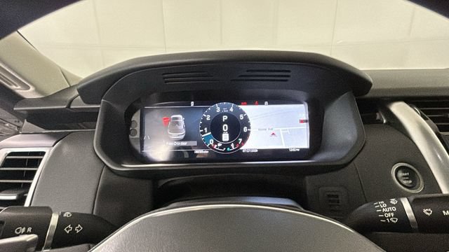 Used 2024 Land Rover Discovery S AWD/4WD image 17