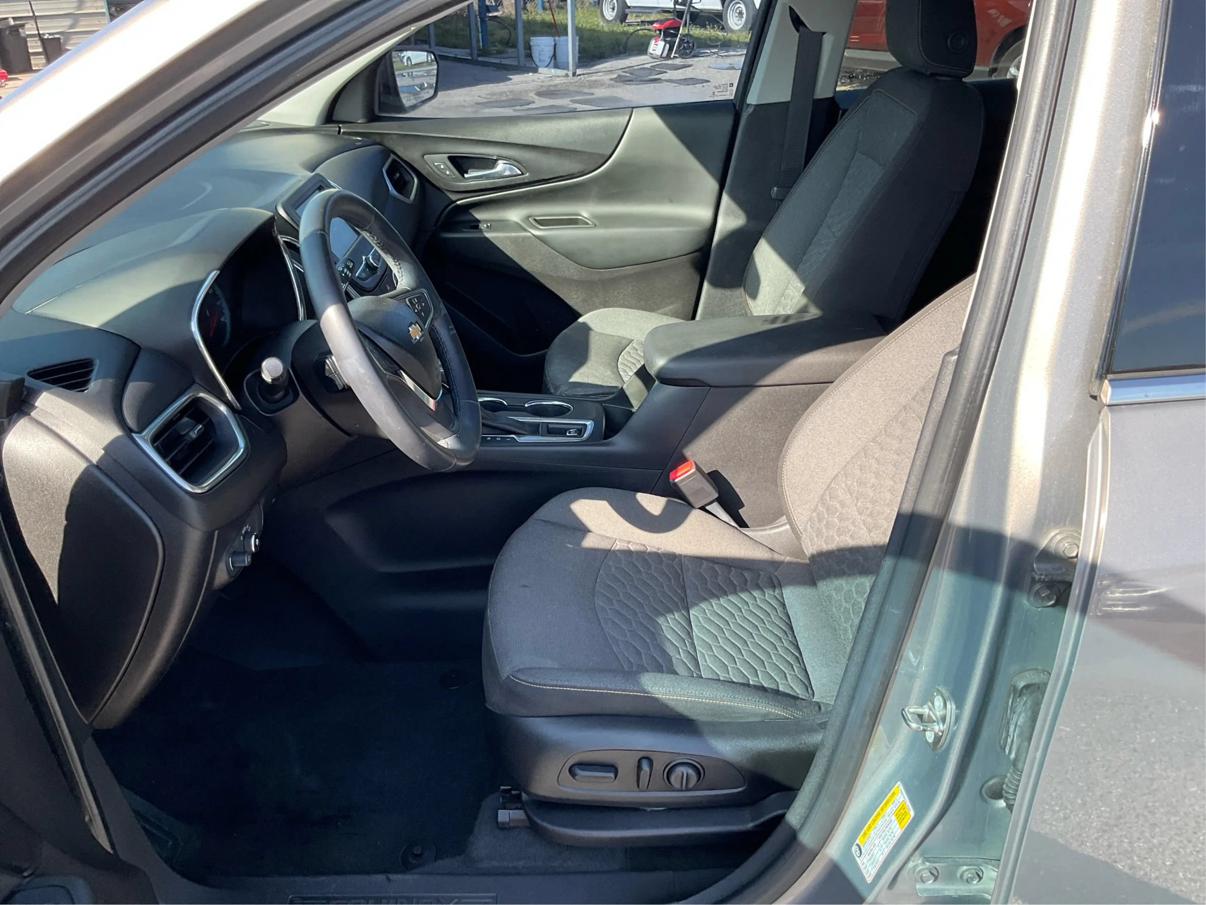Used 2018 Chevrolet Equinox LT FWD image 9