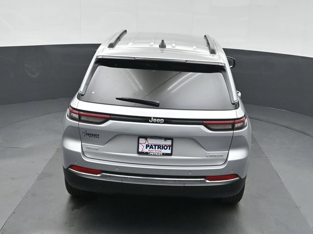 New 2026 Jeep Grand Cherokee Laredo w/ Trailer Tow Package AWD/4WD image 33